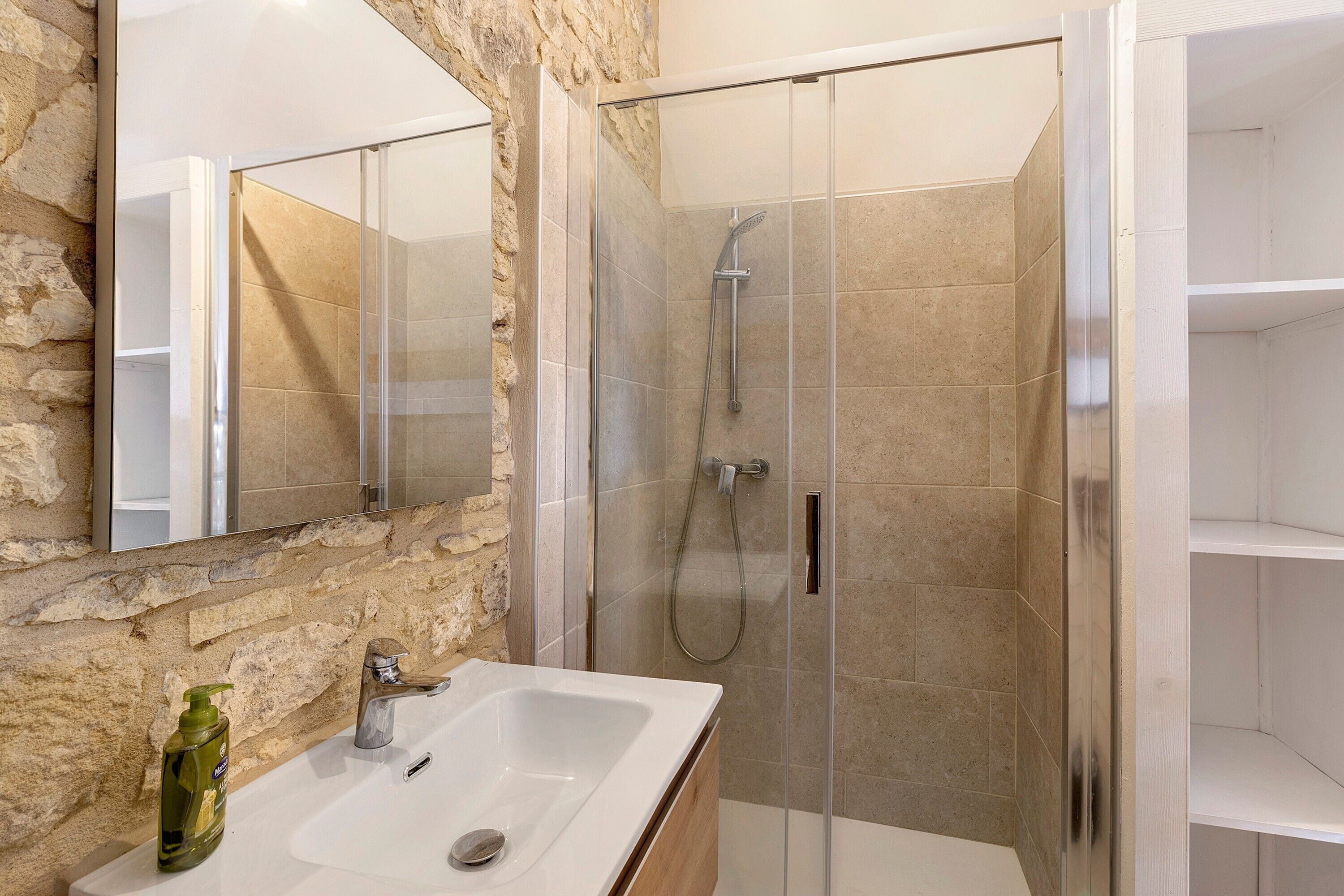 Shower, free toiletries, hair dryer