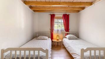 3 bedrooms, WiFi, bed sheets