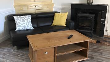 Een televisie en een tafeltennistafel