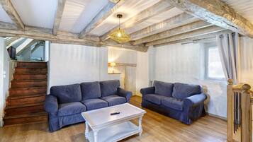 TV, fireplace, ping pong