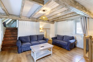 Televisión, chimenea y tenis de mesa 