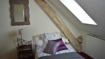 3 habitaciones, tabla de planchar con plancha, wifi y ropa de cama