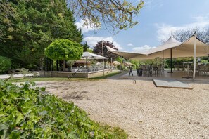 Outdoor dining - Les crouquets - Le Pêcher (Jayac)