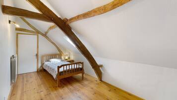 3 bedrooms, WiFi, bed sheets