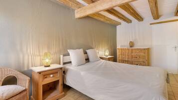 3 bedrooms, WiFi, bed sheets