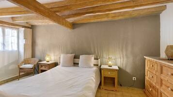 3 bedrooms, WiFi, bed sheets