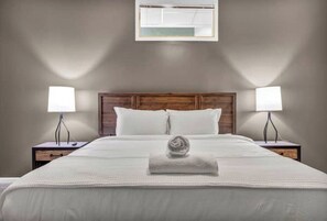 2 soverom, strykejern/-brett, internettilgang og sengetøy