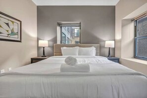 2 habitaciones, tabla de planchar con plancha, internet y ropa de cama