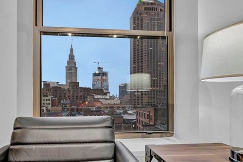 Stylish Condo • Walk to Theaters • Free Parking