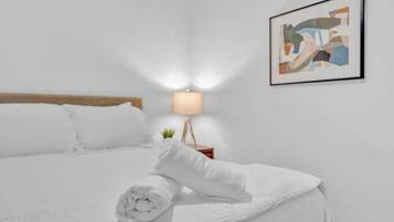 2 bedrooms, iron/ironing board, internet, bed sheets