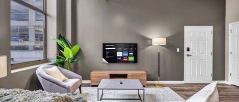 1 habitación, tabla de planchar con plancha, internet y ropa de cama