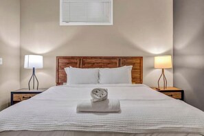 2 عدّة غرف نوم ومكواة/لوح كي وخدمة الإنترنت وملاءات أسرّة