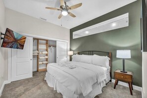 2 bedrooms, iron/ironing board, internet, bed sheets
