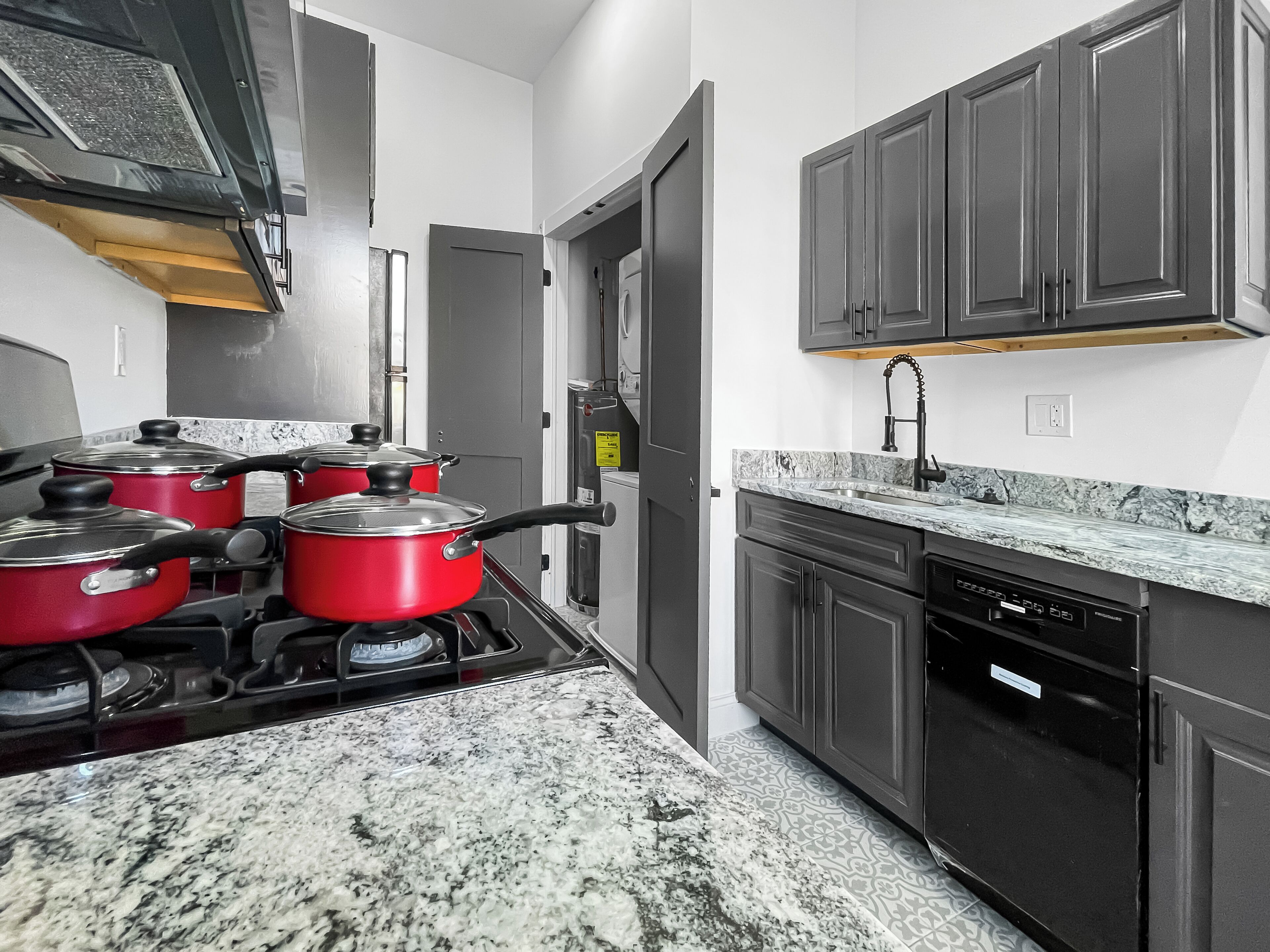 Fridge, microwave, stovetop, dishwasher