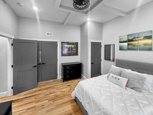 Exquisite 1st Floor One Bedroom in Historic Marble Hill w/ Modern Amenities