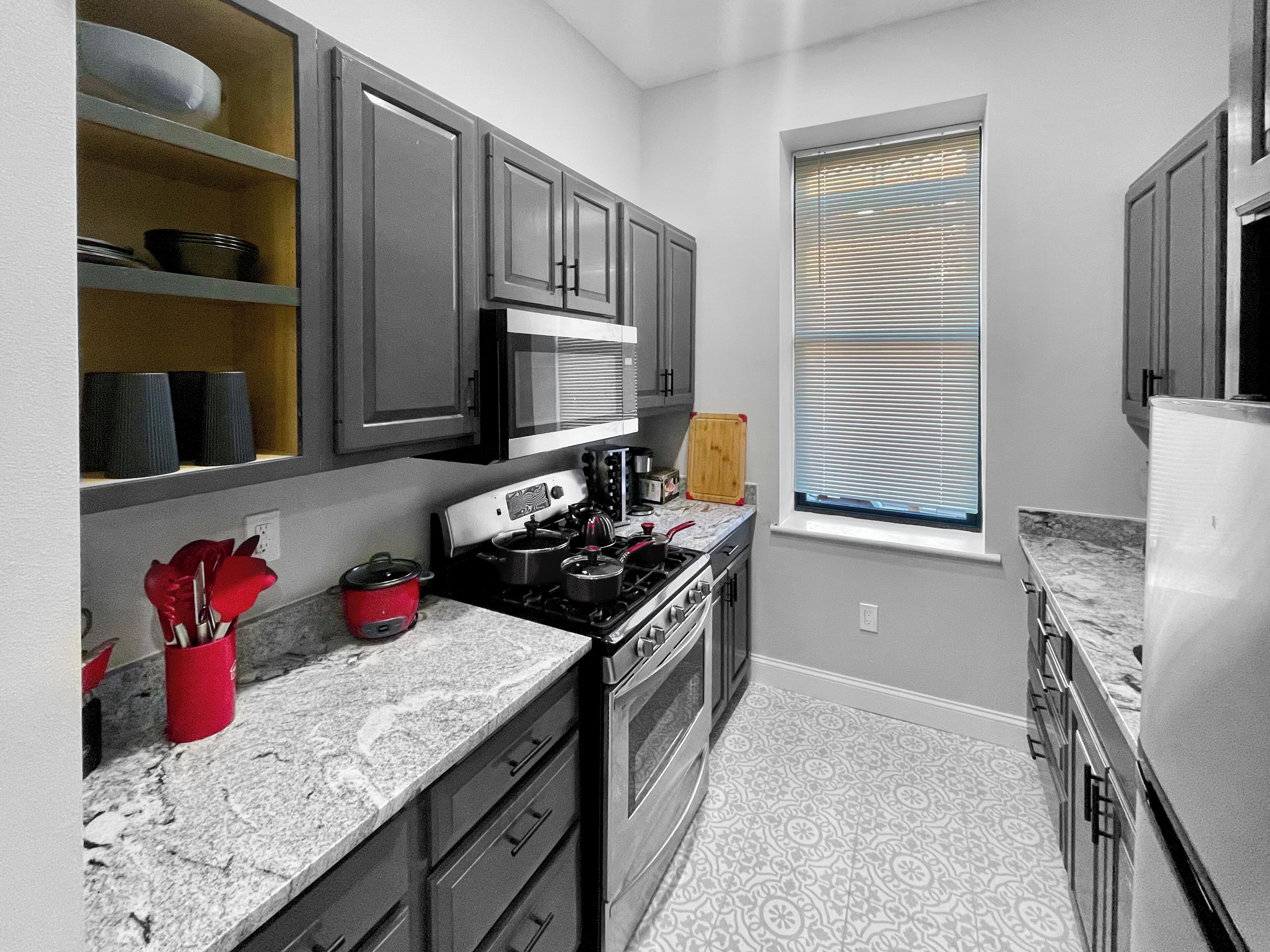 冰箱、微波炉、烤箱、炉灶