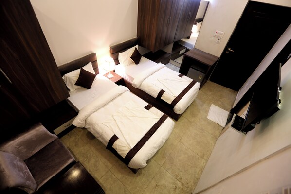 Kahden hengen deluxe-huone (yksi tai kaksi sänkyä) | Työpöytä, ilmainen Wi-Fi