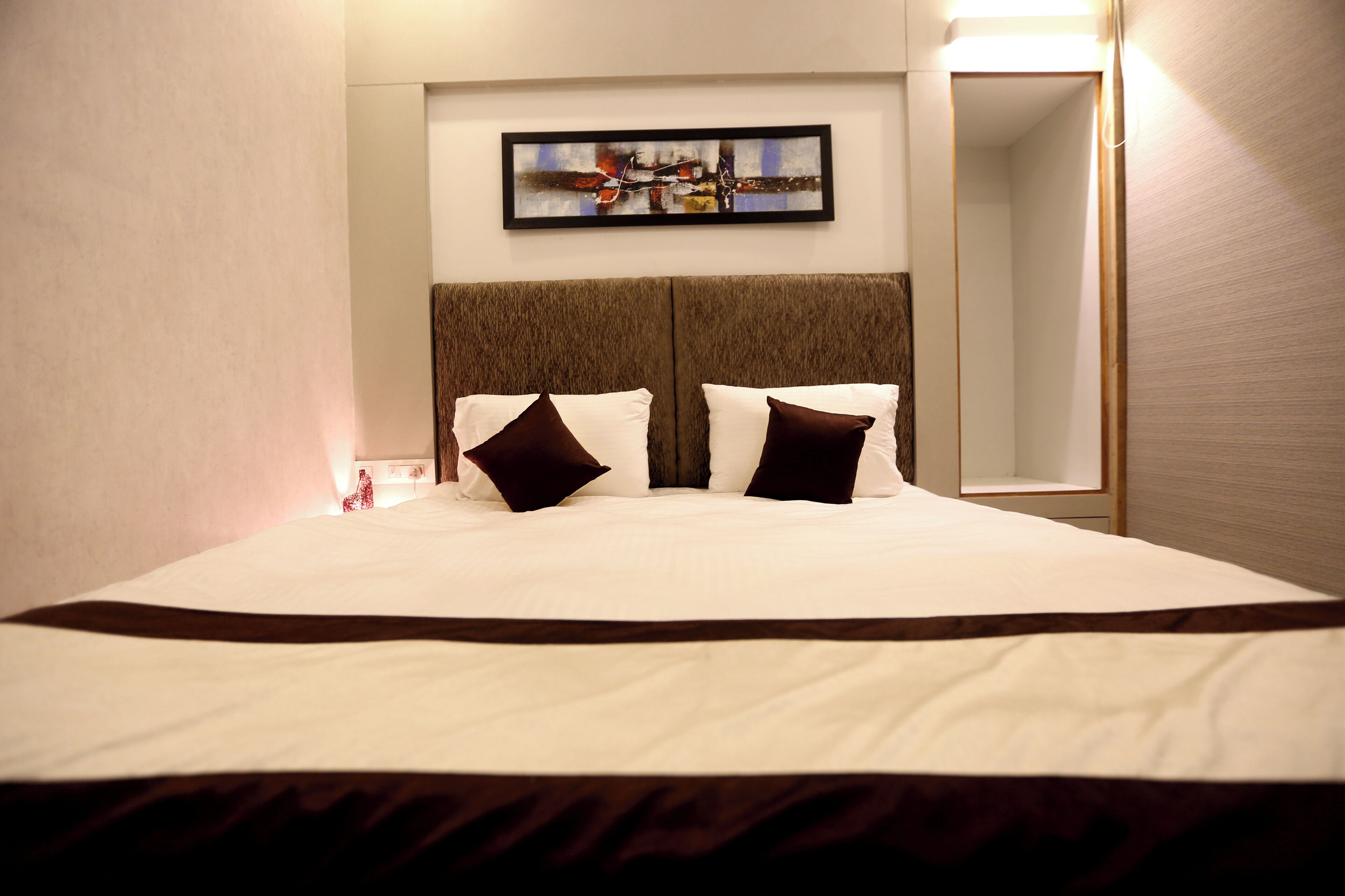 Deluxe Double or Twin Room | Desk, free WiFi
