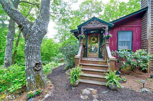 Clayton's Coziest Cottage min. from Downtown - Dog Friendly!