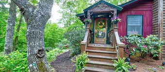 Clayton's Coziest Cottage min. from Downtown - Dog Friendly!