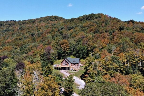 Miscellaneous - Spacious 4-bedroom + loft, 8 Min Drive to Resort, Equipped Hot Tub & Activities (Cass)