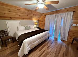 5 bedrooms, WiFi, bed sheets - Spacious 4-bedroom + loft, 8 Min Drive to Resort, Equipped Hot Tub & Activities (Cass)