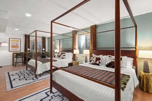 5 Schlafzimmer, Schreibtisch, Bügeleisen/Bügelbrett, Reisekinderbett
