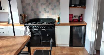 "Stonesthrow" from the beach, balcony with panoramic views