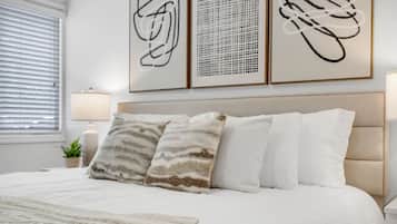 1 Schlafzimmer, Schreibtisch, Bügeleisen/Bügelbrett, Reisekinderbett