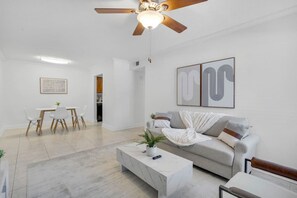 TV - Bayshore Hideaway | Pool, Gym, & Parking (Tampa)