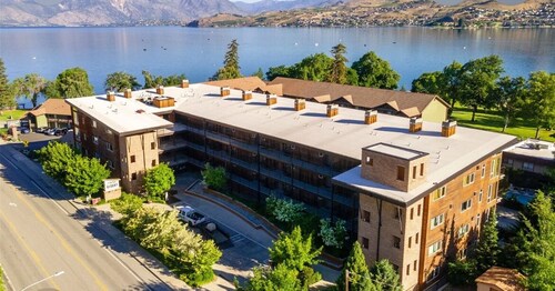 Modern Lakeside Luxury: Freshly Remodeled Chelan Condo