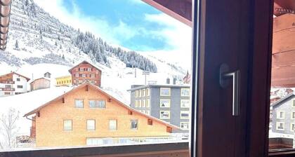 Haus Wallis - Double Room Abrakadabra - Ski-In and Out at Ski Arlberg