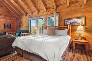 3 bedrooms, iron/ironing board, free WiFi, bed sheets - New Listing-Hot tub, Pool Table, Arcade, Fireplace, Resort Pool, Jacuzzi (Sevierville)