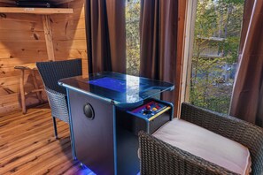 Games room - Free Attractions+Hot tub, Pool Table, Arcade, Fireplace, Resort Pool, Jacuzzi (Sevierville)