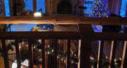 Private Log Home w/ 5 bedrooms-Fishing, Golf, Wineries,Hot Tub, in Rock Creek