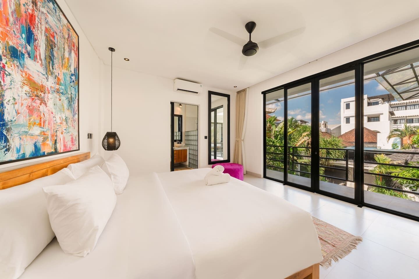 5 bedrooms, WiFi, bed sheets