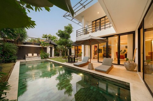 Spacious 5BR Modern Simplicity, Near Canggu`s Best