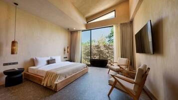 2 bedrooms, desk, WiFi, bed sheets