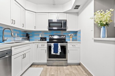 2-bedroom apartment in lovely Delray Beach with AC