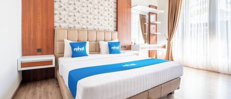 Schreibtisch, kostenloses WLAN