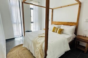 2 bedrooms, iron/ironing board, WiFi, bed sheets