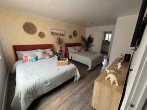 1 Schlafzimmer, Schreibtisch, Bügeleisen/Bügelbrett, Reisekinderbett