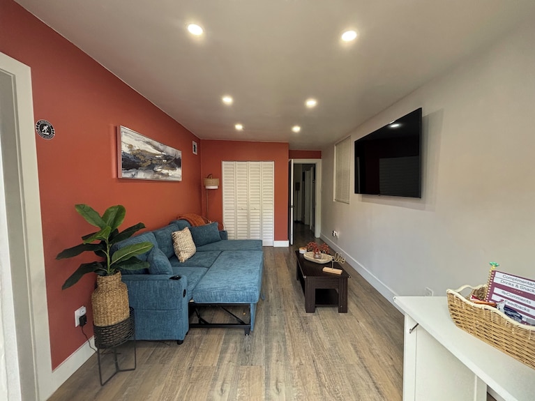 Live The Miami Life In Style And Comfort - Miami