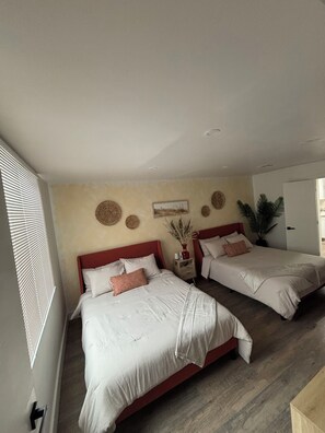 1 bedroom, desk, iron/ironing board, travel crib - Live the Miami life in style and comfort (Miami)