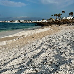 Una playa cerca