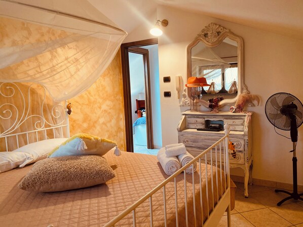3 bedrooms, desk, iron/ironing board, travel cot
