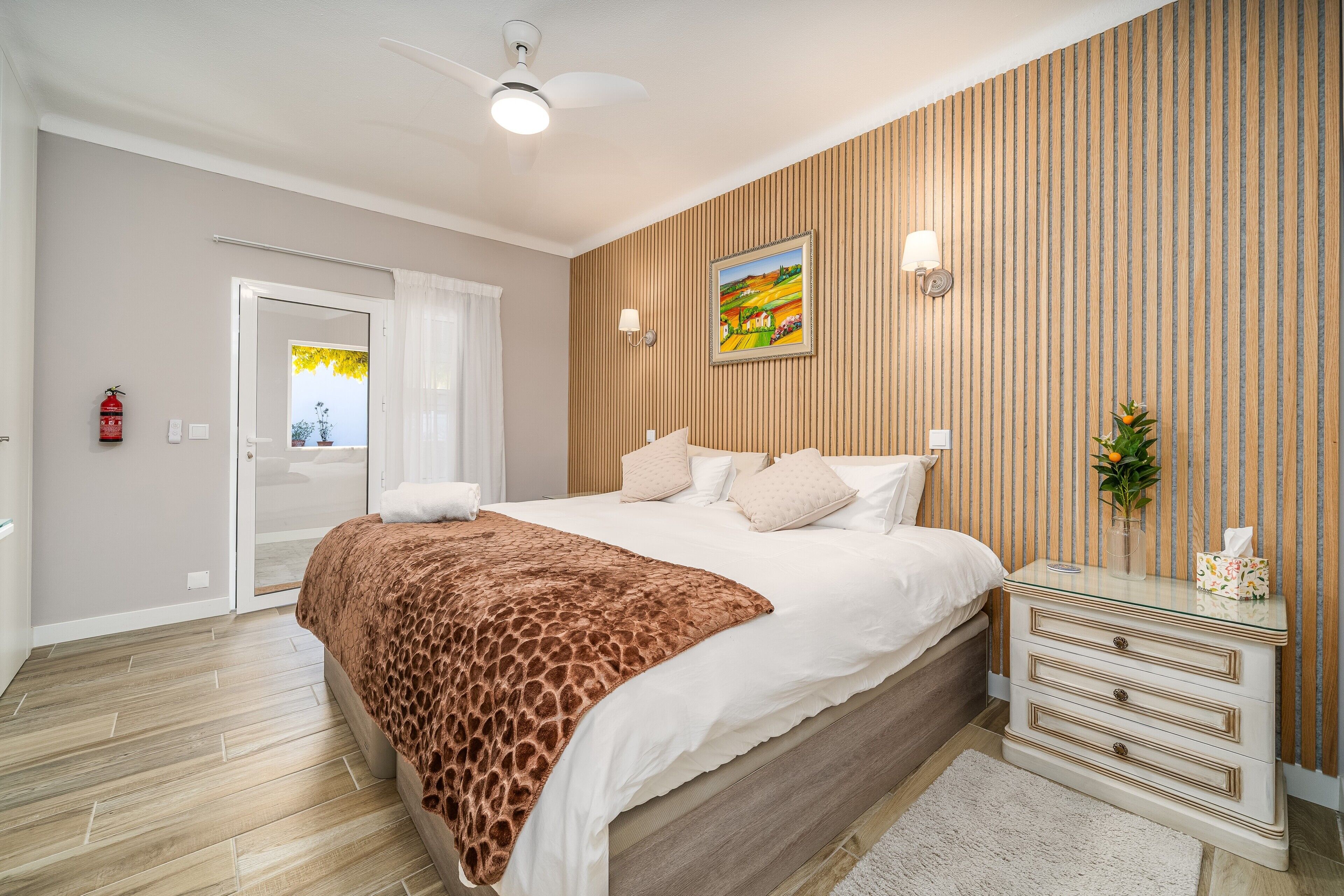 1 camera, Wi-Fi, lenzuola