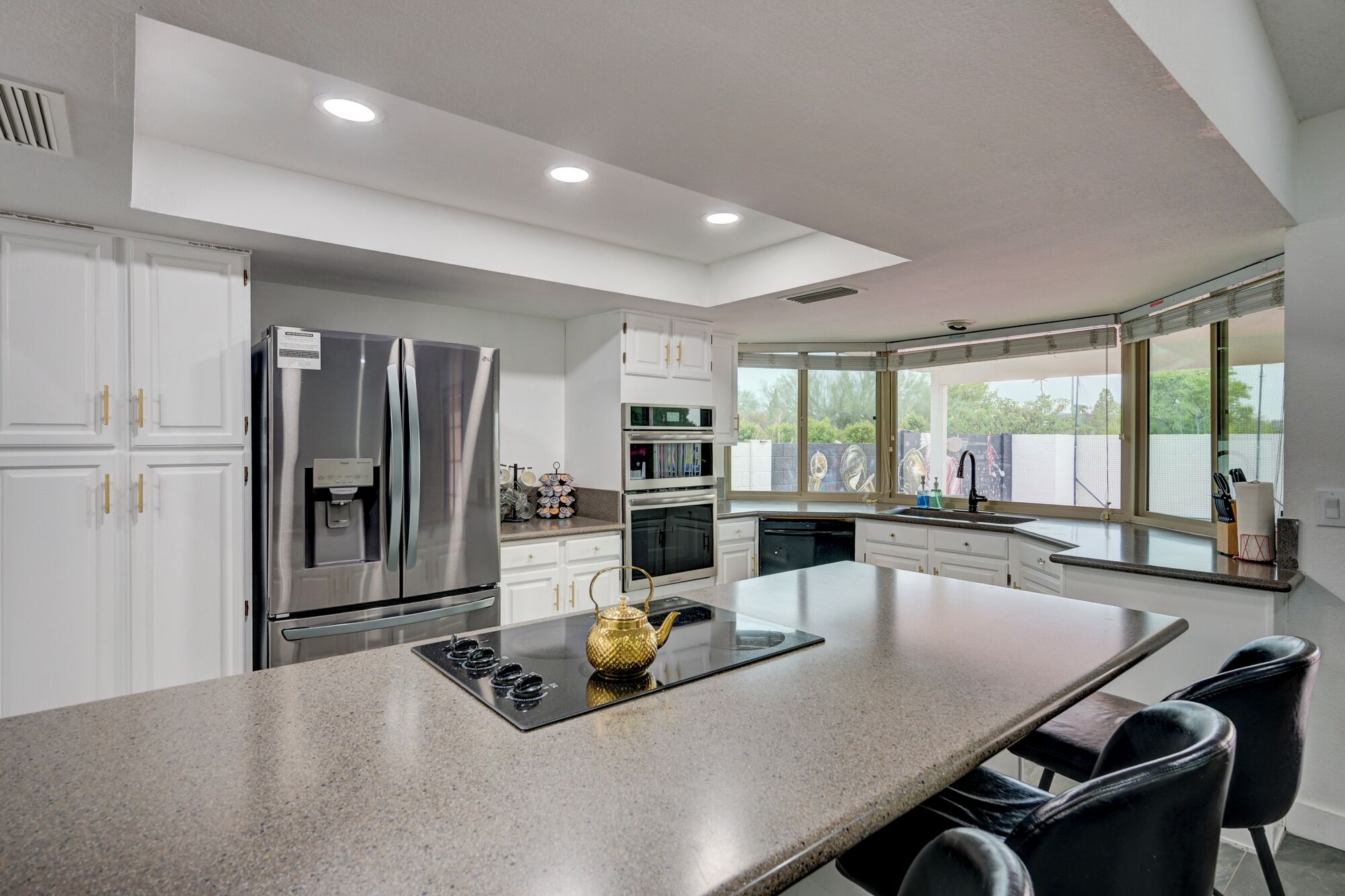 Refrigerador, microondas, horno y parrilla de estufa 