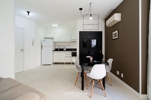 Basic Apartment | Interior - Fully Equipped Apartments in a Building With Pool 850m From the Beach in Downtown Floripa - Riis (Florianópolis)