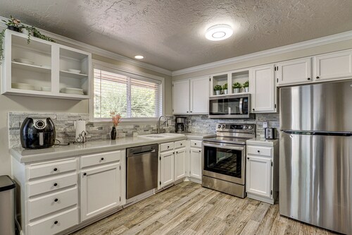 2 Mi to Gardner Village: Family Gem w/ Fenced Yard